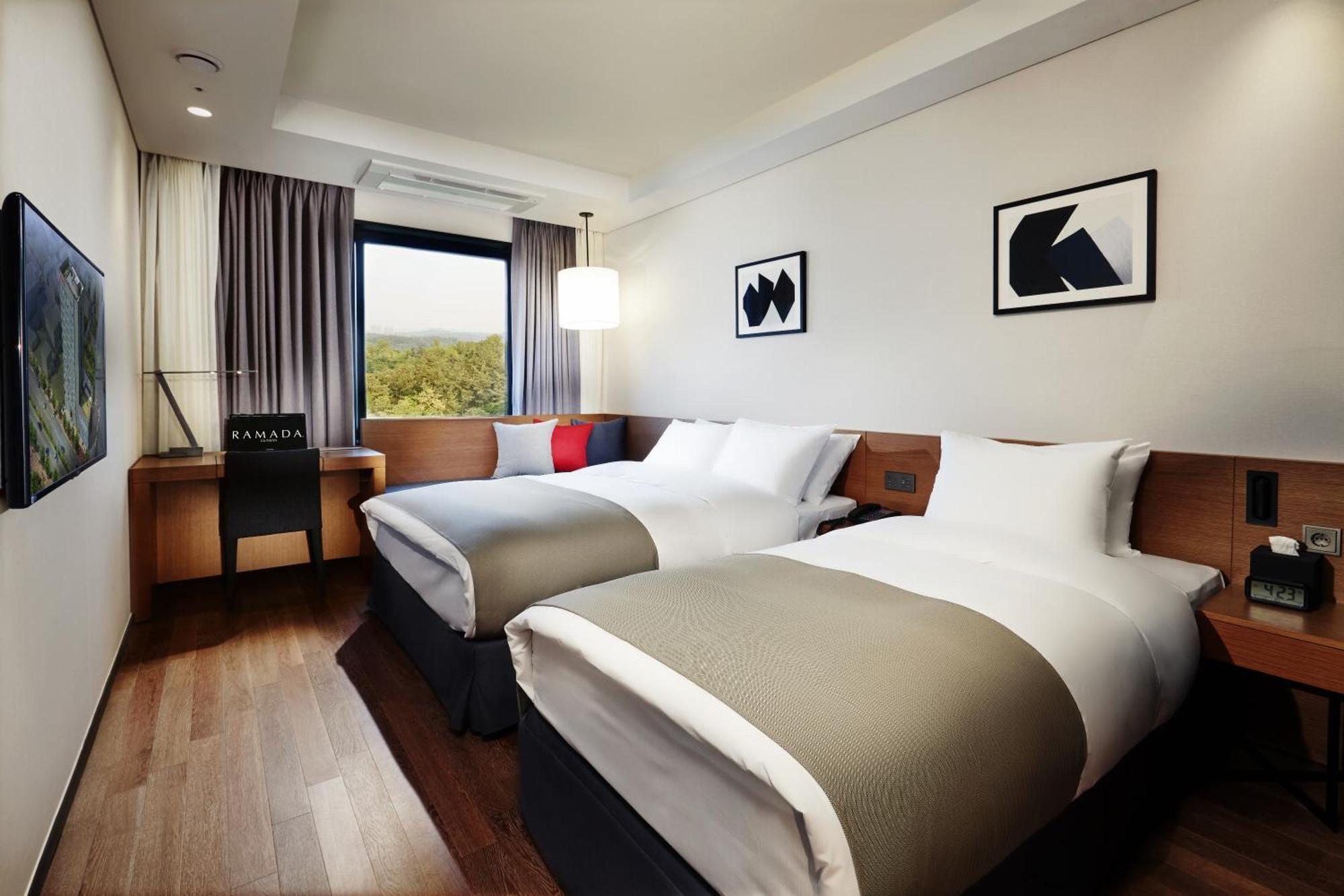 Ramada By Wyndham Gunsan Hotel Exterior foto